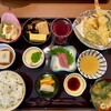 Hanakokoro - いろどり御膳(¥1600)
                おかわり自由のご飯は「ワカメ入り菜飯」