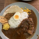 フィッシュ - 大辛チキンカレーとキーマカレーの2種コンボ