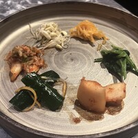 うし極 - キムチ・ナムル盛り合わせ