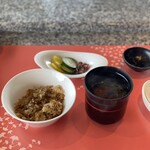 ホテルオークラレストラン名古屋 鉄板焼 さざんか - ガーリックライス　味噌汁