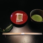 欅苑 - まず抹茶と和菓子を頂きます。