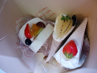 Itsutsunodouka - この日選んだのは季節の果物を使ったケーキが３種類です。
                        