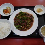 四川食府 - 青椒肉絲定食　880円