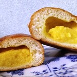 スモモハウス - クリームパン（断面）