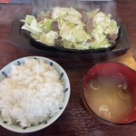 스타미나 텟판 다이코쿠짠 신토스점 - 1인분 1000엔의 밥 대 +50엔