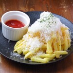 Potato fries with lots of grated cheese