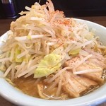 四麺燈 - 煮干野菜ドカ！

何故かこちらに！
時間も無く武蔵家は昔よくお世話になったし。

それはそーと、武蔵家がつけ麺専門店を出したんだっけ！
家系初らしい。

煮干しとなっているが一口二口ぐらいで後はすっかり背脂が支配したスープ。

野菜がどっさりなので、もう少しから目でもイイのでは。