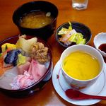 和家鮮 - 海鮮ちらし丼　750円　茶碗蒸しも付きます