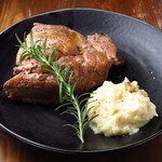 300g sautéed pork cooked at low temperature and served with mashed potatoes