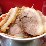 ラーメン タロー 五反田の陣 - 小ラーメン豚入り1,000円（野菜マシ、アブラ、削り節）