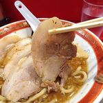 ラーメン タロー 五反田の陣 - 小ラーメン豚入り1,000円（野菜マシ、アブラ、削り節）