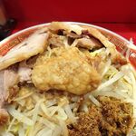 ラーメン タロー 五反田の陣 - 小ラーメン豚入り1,000円（野菜マシ、アブラ、削り節）