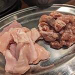 Yakiniku Horumon Ataru - ガツ（豚の胃袋）　こめかみ（豚）