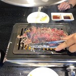 Yotsuya sanchoume taishuu yakiniku bouin boushoku - 