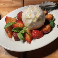 カルネジーオ イースト - 