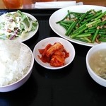 蘭蘭酒家 - ニンニクの芽と豚肉炒め定食(700)