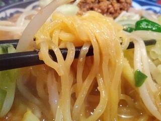 Kodawarinomenyaroppongiramen - 中太麺