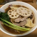 Goo TAN - 七宝餃子（チーパオギョウザ）、羊肉、ターサイ、レンコン