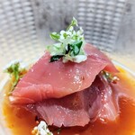 瓢嘻 - ・上造り：初かつおの香味ぽん酢がけ
　　　　　韮とエシャレットの薬味を添えて