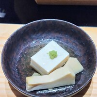 瓢嘻 六本木店 - ・先付：自慢の出汁でいただく胡麻豆腐