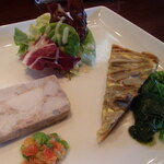 レストランやまぐち - 前菜３種類盛り合せ　牛蒡のキッシュ、テリーヌ、サラダ