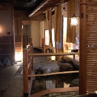 月亭 新宿本店 - 内観※店内に流れる「せせらぎ」でマイナスイオンな空間♪