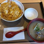 やよい軒 - 親子丼(味噌汁を貝汁に変更)