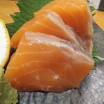 府中日本酒バルTOKUTOUSEKI - 鮮魚のお造り3種1,500円からサーモン