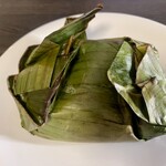 Banana Leaf - ランプライス 
      バナナリーフの文字どおりバナナの葉で包んであるお弁当