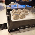 ダイヤモンド・プレミアラウンジ - 鮭わかめおにぎり