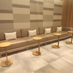 ダイヤモンド・プレミアラウンジ - 内観