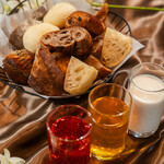 [From June 1st] All-you-can-eat bread and all-you-can-drink soft drinks set