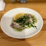 八塩 - お通しのブリのカルパッチョ。これも美味しいかった。