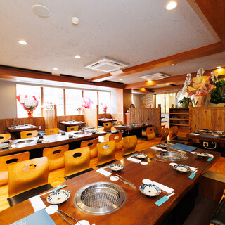You can enjoy your meal safely in our spacious restaurant.
