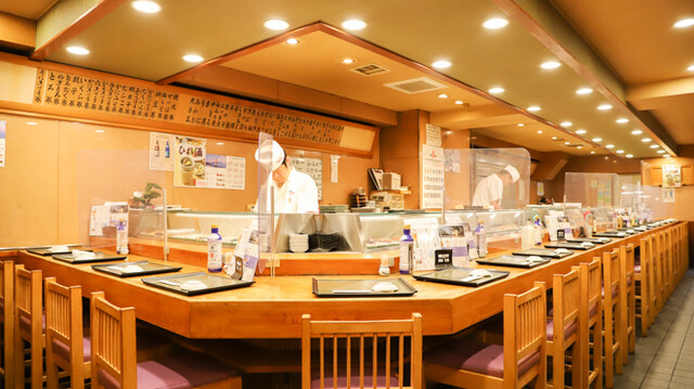 Seating : Sushi Chaya Momotaro Ikebukuro Nishiguchi Ten