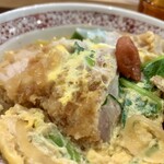 とんかつ 牡丹 - カツ丼（接写）