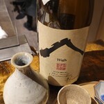 温石 - 大将の好きな日本酒をとオーダーしたお酒。様々なお猪口で味わいの違いを堪能しました。