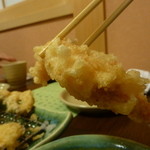 Sachimaru - 海老天食べています
