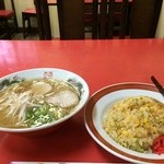湖水 - ラーメンとやきめしのセットです