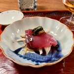 ななしの庵 - 初がつおと新玉ねぎ 行者ニンニクソース