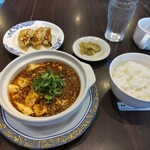 バーミヤン - 本格四川麻婆豆腐定食 879円、本格焼餃子(3個) 110円 ♪