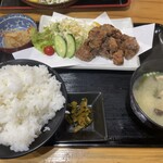 まるみ食堂 - 鯨の竜田揚げ定食850円、ご飯大盛り100円