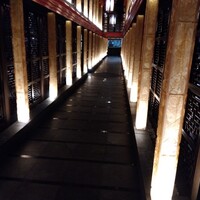 過門香 銀座本店 - 光の回廊みたいでちょっと幻想的です。
