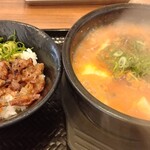 カルビ丼とスン豆腐専門店 韓丼 - ホルモンスン豆腐、カルビ丼（小）