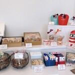 元町ケーキ - ドゥミセックとギフトBOX、クッキー缶