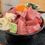 Taishuusakaba Marutomi - メガ盛り鮪ブツ丼