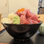 Taishuusakaba Marutomi - メガ盛り鮪ブツ丼