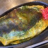鉄板バル かたつむり - 黄色と赤と青海苔が鮮やかなオムそば