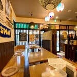 沖縄酒楽やがて - 店内は広くない