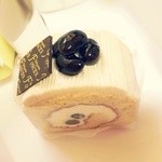 パティスリーフォンセ - 黒豆ロール